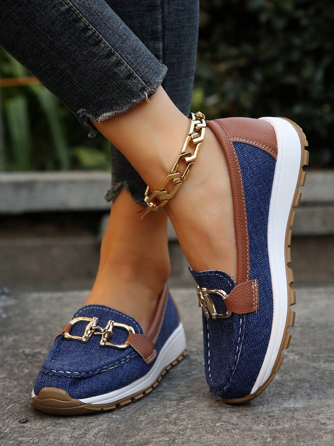 Kiara™ – Flat Buckle Loafers for Timeless Elegance