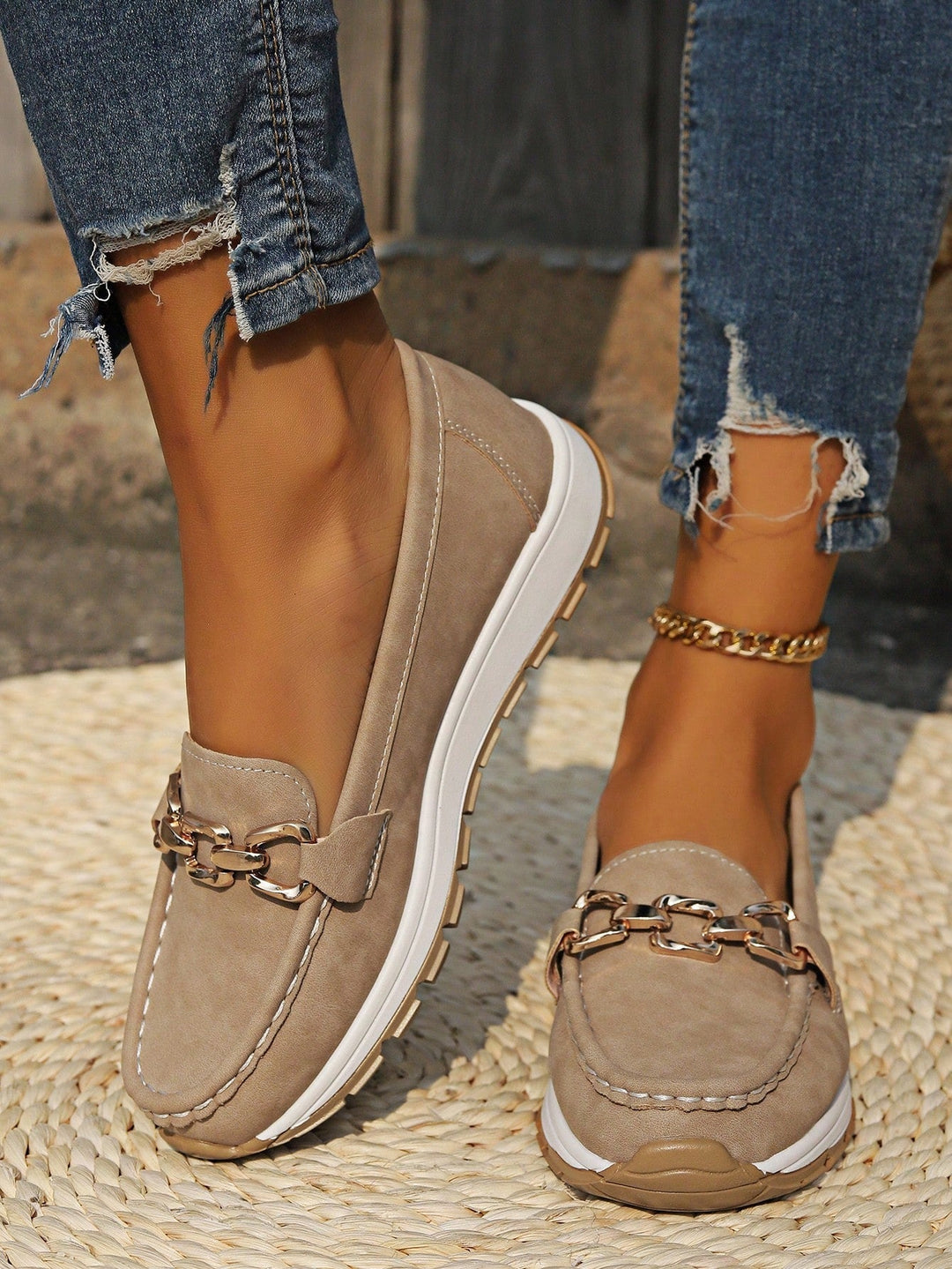 Kiara™ – Flat Buckle Loafers for Timeless Elegance